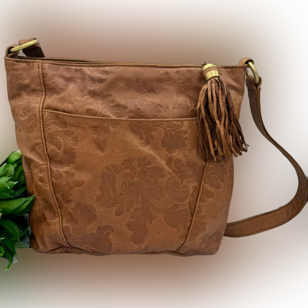 🌺St. John’s Bay Tooled | Embossed Genuine Leather Shoulder Handbag🌸🌺